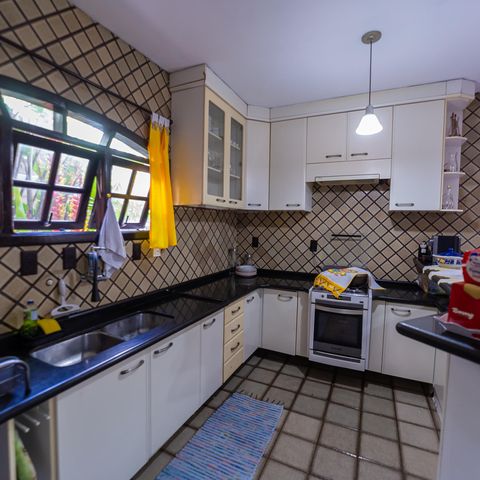 Casa à venda com 250m², 3 quartos e 2 vagas Casa à venda com 250m², 3 quartos e 2 vagasCozinha