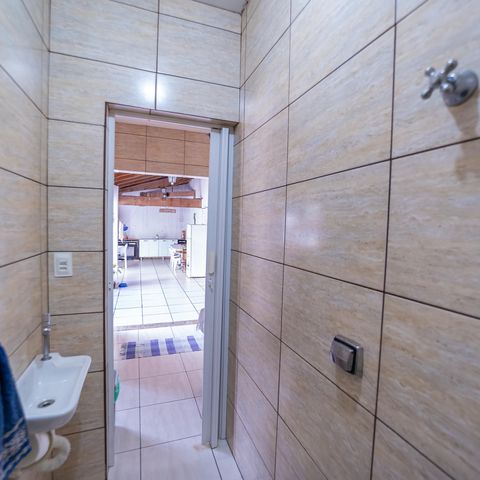 Casa à venda com 250m², 3 quartos e 2 vagas Casa à venda com 250m², 3 quartos e 2 vagasBanheiro 1