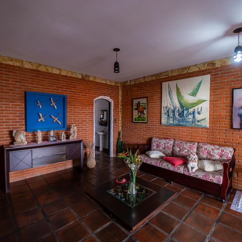 Casa à venda com 250m², 3 quartos e 2 vagas Casa à venda com 250m², 3 quartos e 2 vagasSala