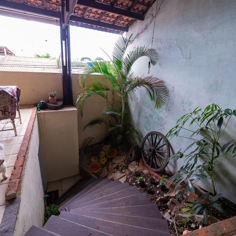 Casa à venda com 250m², 3 quartos e 2 vagas Casa à venda com 250m², 3 quartos e 2 vagasVaranda