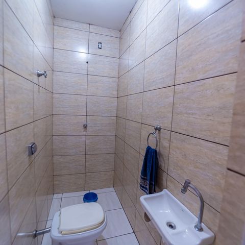 Casa à venda com 250m², 3 quartos e 2 vagas Casa à venda com 250m², 3 quartos e 2 vagasBanheiro 1
