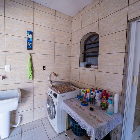 Casa à venda com 250m², 3 quartos e 2 vagas Casa à venda com 250m², 3 quartos e 2 vagasÁrea de Serviço