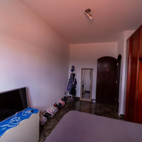 Casa à venda com 250m², 3 quartos e 2 vagas Casa à venda com 250m², 3 quartos e 2 vagasQuarto 1