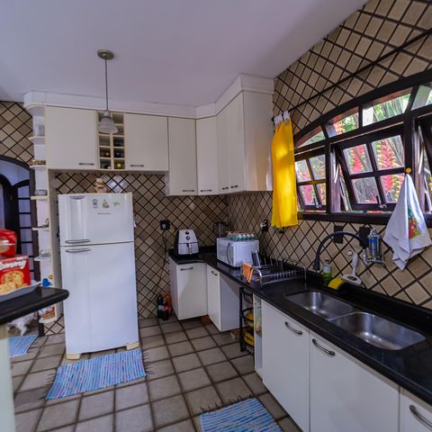 Casa à venda com 250m², 3 quartos e 2 vagas Casa à venda com 250m², 3 quartos e 2 vagasCozinha
