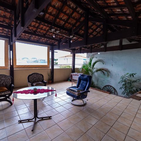Casa à venda com 250m², 3 quartos e 2 vagas Casa à venda com 250m², 3 quartos e 2 vagasVaranda