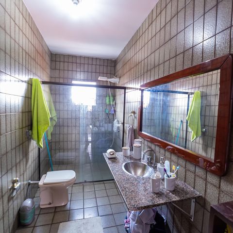 Casa à venda com 250m², 3 quartos e 2 vagas Casa à venda com 250m², 3 quartos e 2 vagasBanheiro Social