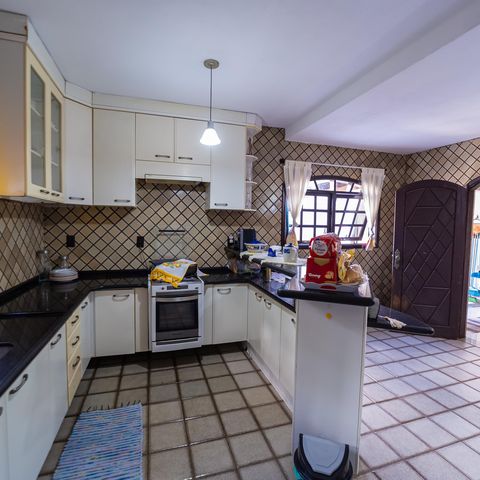 Casa à venda com 250m², 3 quartos e 2 vagas Casa à venda com 250m², 3 quartos e 2 vagasCozinha
