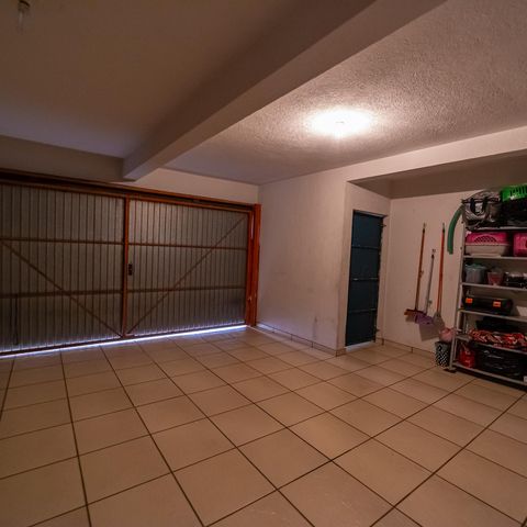 Casa à venda com 250m², 3 quartos e 2 vagas Casa à venda com 250m², 3 quartos e 2 vagasGaragem