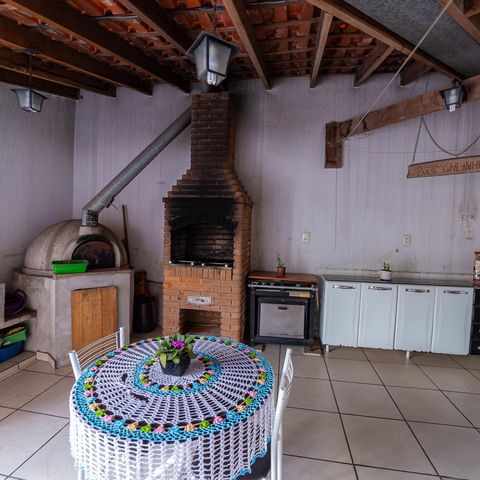 Casa à venda com 250m², 3 quartos e 2 vagas Casa à venda com 250m², 3 quartos e 2 vagasÁrea gourmet