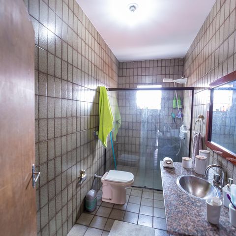 Casa à venda com 250m², 3 quartos e 2 vagas Casa à venda com 250m², 3 quartos e 2 vagasBanheiro Social