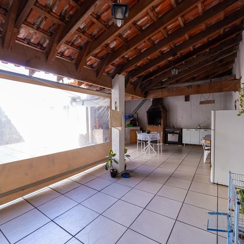 Casa à venda com 250m², 3 quartos e 2 vagas Casa à venda com 250m², 3 quartos e 2 vagasÁrea gourmet