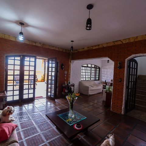Casa à venda com 250m², 3 quartos e 2 vagas Casa à venda com 250m², 3 quartos e 2 vagasSala
