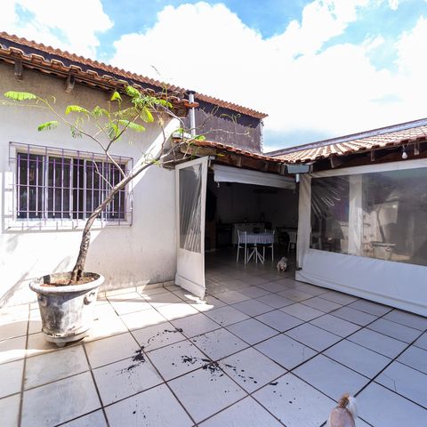 Casa à venda com 250m², 3 quartos e 2 vagas Casa à venda com 250m², 3 quartos e 2 vagasQuintal