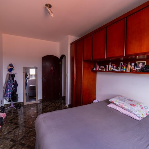 Casa à venda com 250m², 3 quartos e 2 vagas Casa à venda com 250m², 3 quartos e 2 vagasQuarto 1