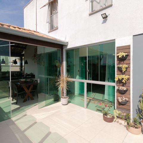 Apartamento à venda com 180m², 3 quartos e 2 vagas Apartamento à venda com 180m², 3 quartos e 2 vagasÁrea Externa