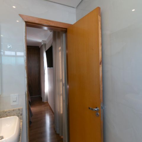Apartamento à venda com 180m², 3 quartos e 2 vagas Apartamento à venda com 180m², 3 quartos e 2 vagasBanheiro Suite