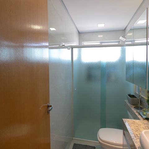 Apartamento à venda com 180m², 3 quartos e 2 vagas Apartamento à venda com 180m², 3 quartos e 2 vagasBanheiro Suite
