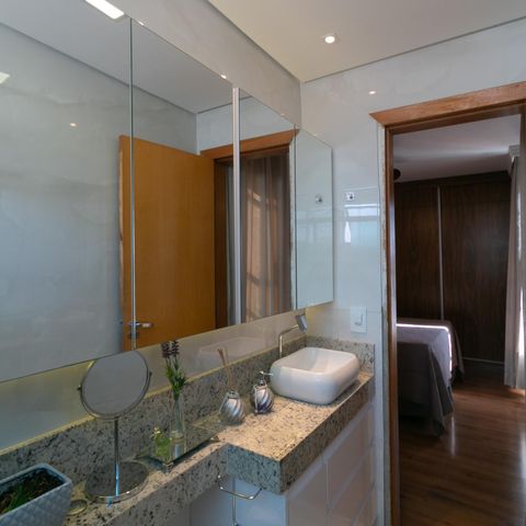 Apartamento à venda com 180m², 3 quartos e 2 vagas Apartamento à venda com 180m², 3 quartos e 2 vagasBanheiro Suite