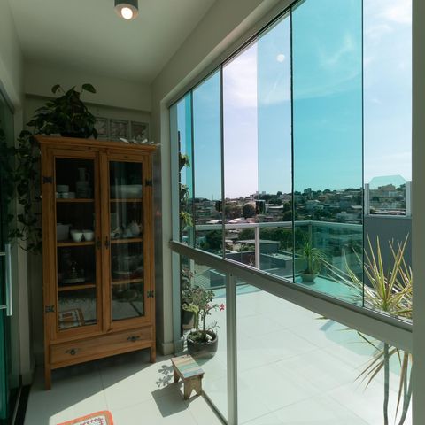 Apartamento à venda com 180m², 3 quartos e 2 vagas Apartamento à venda com 180m², 3 quartos e 2 vagasVaranda