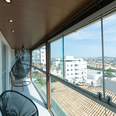 Apartamento à venda com 180m², 3 quartos e 2 vagas Apartamento à venda com 180m², 3 quartos e 2 vagasVaranda Sala de Jantar