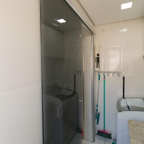 Apartamento à venda com 180m², 3 quartos e 2 vagas Apartamento à venda com 180m², 3 quartos e 2 vagasÁrea de Serviço