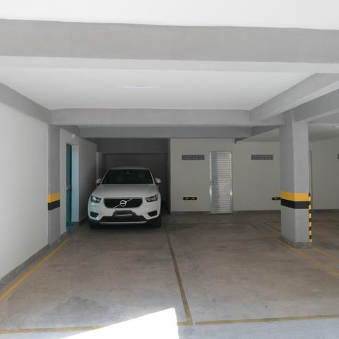 Apartamento à venda com 180m², 3 quartos e 2 vagas Apartamento à venda com 180m², 3 quartos e 2 vagasGaragem