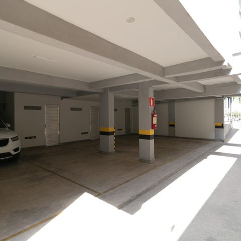 Apartamento à venda com 180m², 3 quartos e 2 vagas Apartamento à venda com 180m², 3 quartos e 2 vagasGaragem
