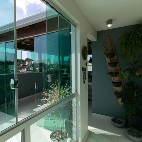 Apartamento à venda com 180m², 3 quartos e 2 vagas Apartamento à venda com 180m², 3 quartos e 2 vagasVaranda