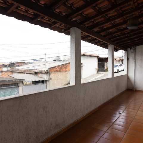 Casa à venda com 190m², 3 quartos e 4 vagas Casa à venda com 190m², 3 quartos e 4 vagasVaranda