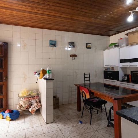 Casa à venda com 190m², 3 quartos e 4 vagas Casa à venda com 190m², 3 quartos e 4 vagasCozinha