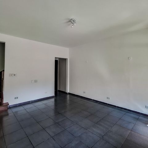 Casa à venda com 125m², 2 quartos e 1 vaga Casa à venda com 125m², 2 quartos e 1 vagaSala