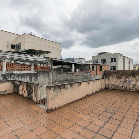 Casa à venda com 296m², 4 quartos e 2 vagas Casa à venda com 296m², 4 quartos e 2 vagasTerraço