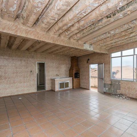 Casa à venda com 296m², 4 quartos e 2 vagas Casa à venda com 296m², 4 quartos e 2 vagasSalão coberto do terraço
