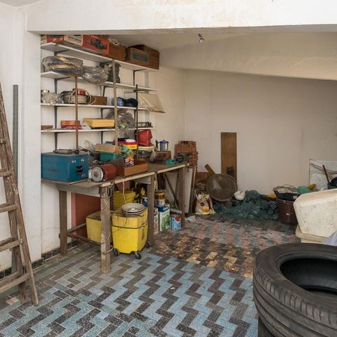 Casa à venda com 296m², 4 quartos e 2 vagas Casa à venda com 296m², 4 quartos e 2 vagasGaragem