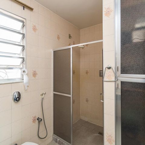 Casa à venda com 296m², 4 quartos e 2 vagas Casa à venda com 296m², 4 quartos e 2 vagasBanheiro da Suíte