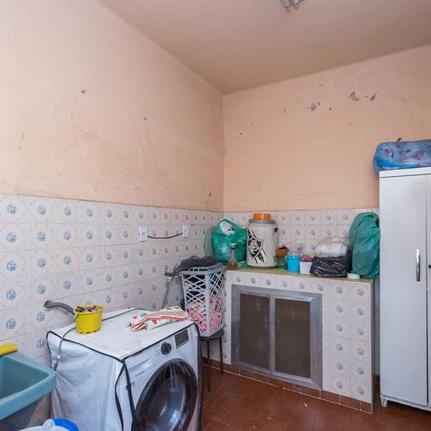 Casa à venda com 296m², 4 quartos e 2 vagas Casa à venda com 296m², 4 quartos e 2 vagasÁrea de Serviço