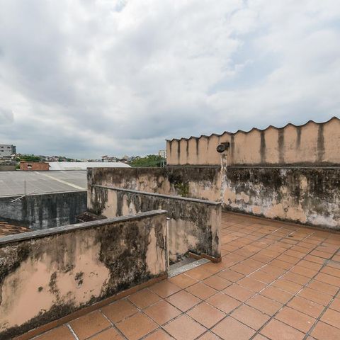 Casa à venda com 296m², 4 quartos e 2 vagas Casa à venda com 296m², 4 quartos e 2 vagasTerraço