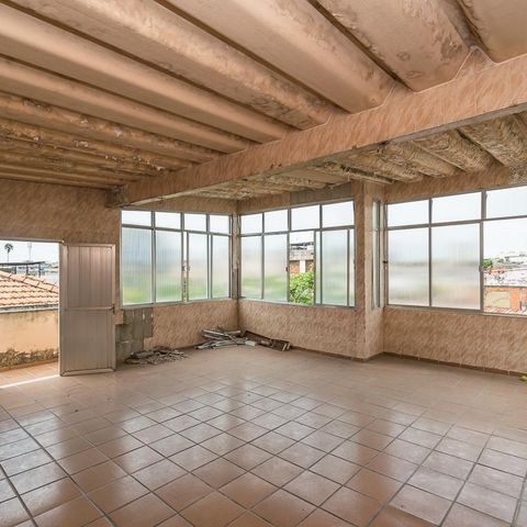 Casa à venda com 296m², 4 quartos e 2 vagas Casa à venda com 296m², 4 quartos e 2 vagasSalão coberto do terraço
