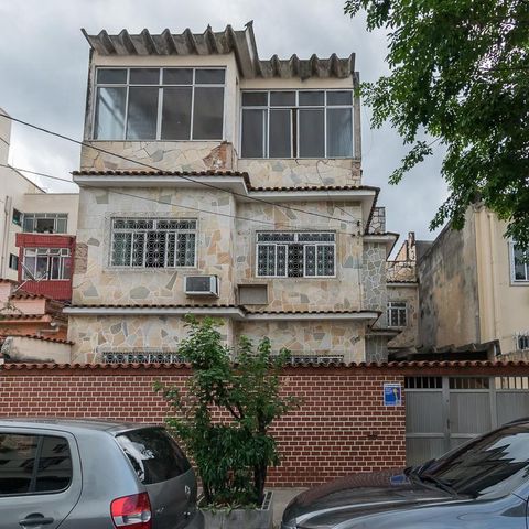 Casa à venda com 296m², 4 quartos e 2 vagas Casa à venda com 296m², 4 quartos e 2 vagasFachada do imóvel