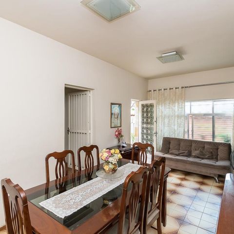 Casa à venda com 296m², 4 quartos e 2 vagas Casa à venda com 296m², 4 quartos e 2 vagasSala