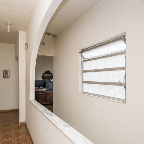 Casa à venda com 296m², 4 quartos e 2 vagas Casa à venda com 296m², 4 quartos e 2 vagasCorredor superior