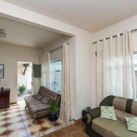 Casa à venda com 296m², 4 quartos e 2 vagas Casa à venda com 296m², 4 quartos e 2 vagasSala