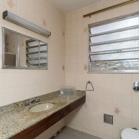 Casa à venda com 296m², 4 quartos e 2 vagas Casa à venda com 296m², 4 quartos e 2 vagasBanheiro da Suíte