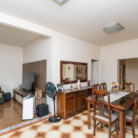 Casa à venda com 296m², 4 quartos e 2 vagas Casa à venda com 296m², 4 quartos e 2 vagasSala