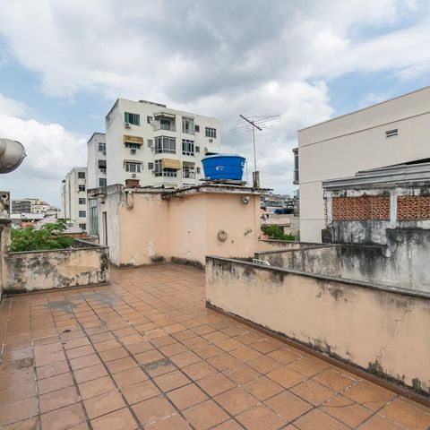 Casa à venda com 296m², 4 quartos e 2 vagas Casa à venda com 296m², 4 quartos e 2 vagasTerraço