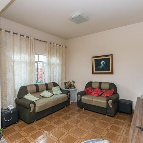 Casa à venda com 296m², 4 quartos e 2 vagas Casa à venda com 296m², 4 quartos e 2 vagasSala