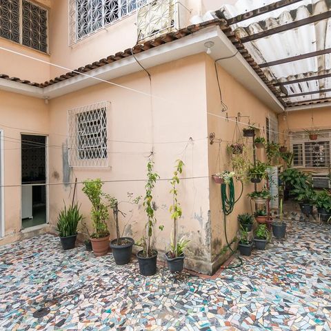 Casa à venda com 296m², 4 quartos e 2 vagas Casa à venda com 296m², 4 quartos e 2 vagasQuintal