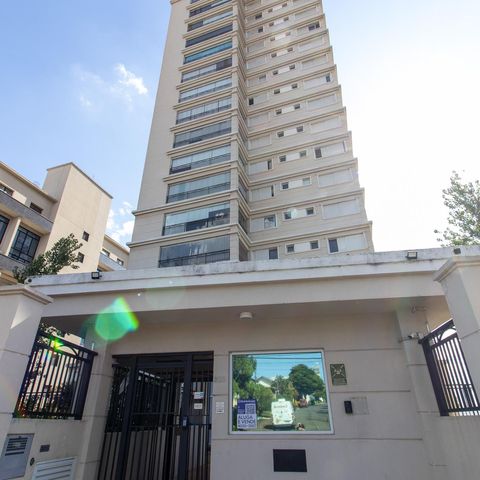 Apartamento à venda com 138m², 3 quartos e 3 vagas Apartamento à venda com 138m², 3 quartos e 3 vagasFachada e Portaria