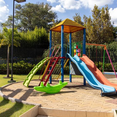 Apartamento à venda com 138m², 3 quartos e 3 vagas Apartamento à venda com 138m², 3 quartos e 3 vagasÁrea Comum - Playground