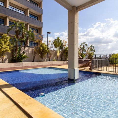 Apartamento à venda com 138m², 3 quartos e 3 vagas Apartamento à venda com 138m², 3 quartos e 3 vagasÁrea comum - Piscina